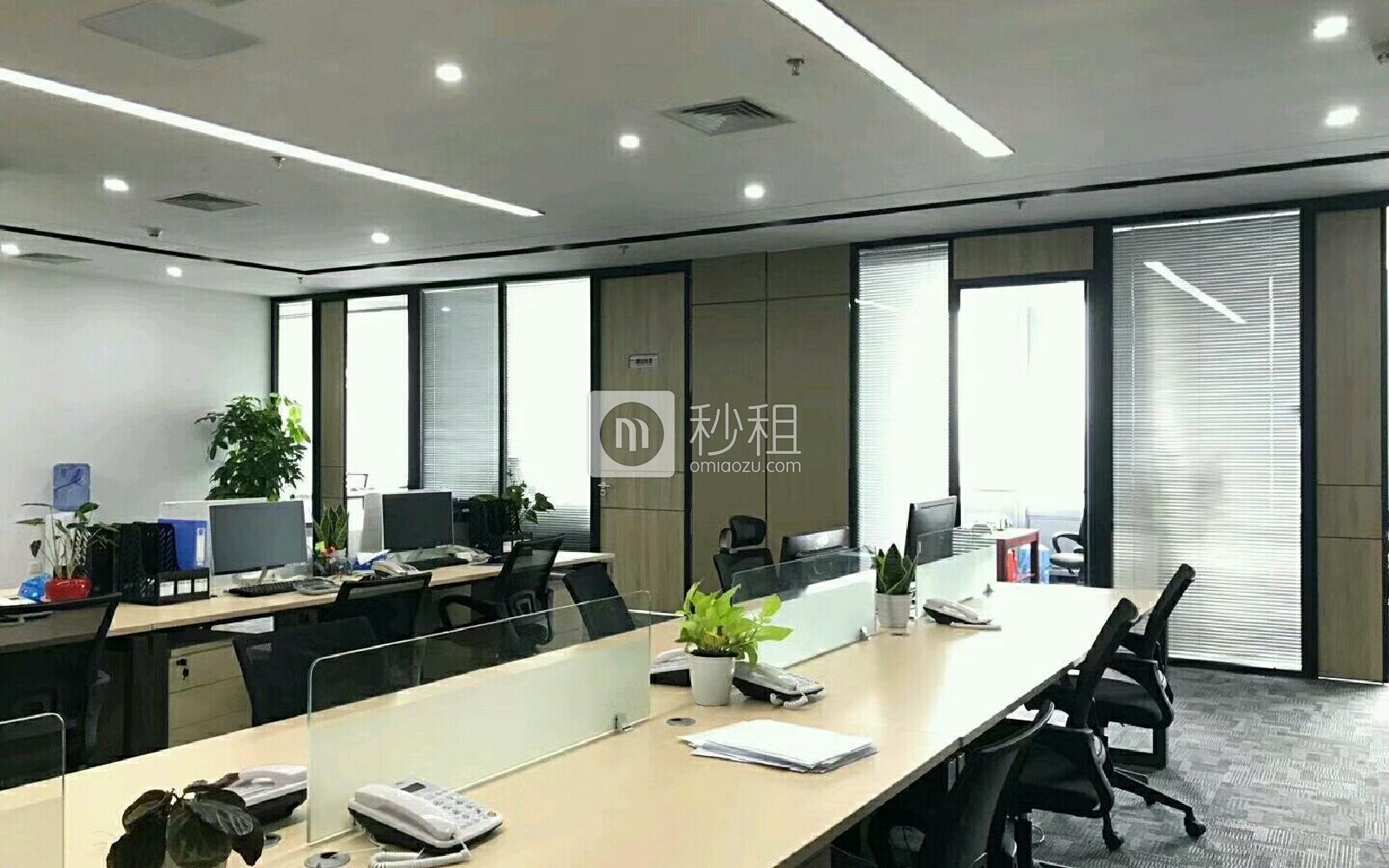 盈峰中心（原易思博软件大厦）写字楼出租430平米豪装办公室165元/m².月