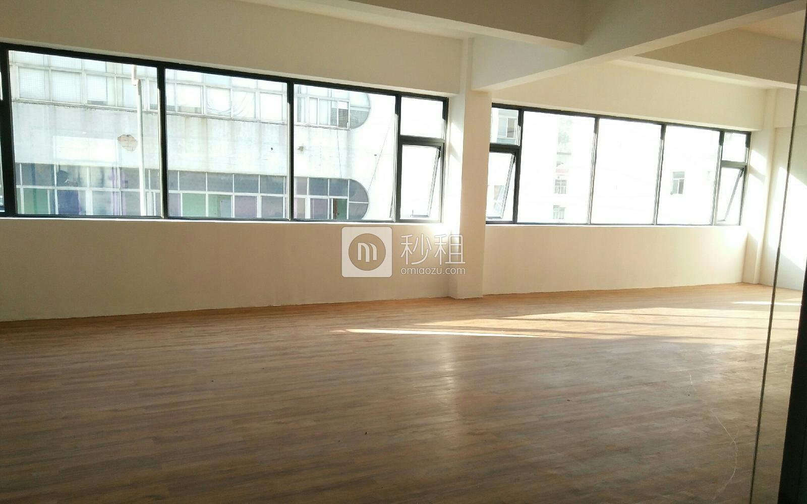 众里创业社区（兴东）写字楼出租164平米精装办公室80元/m².月