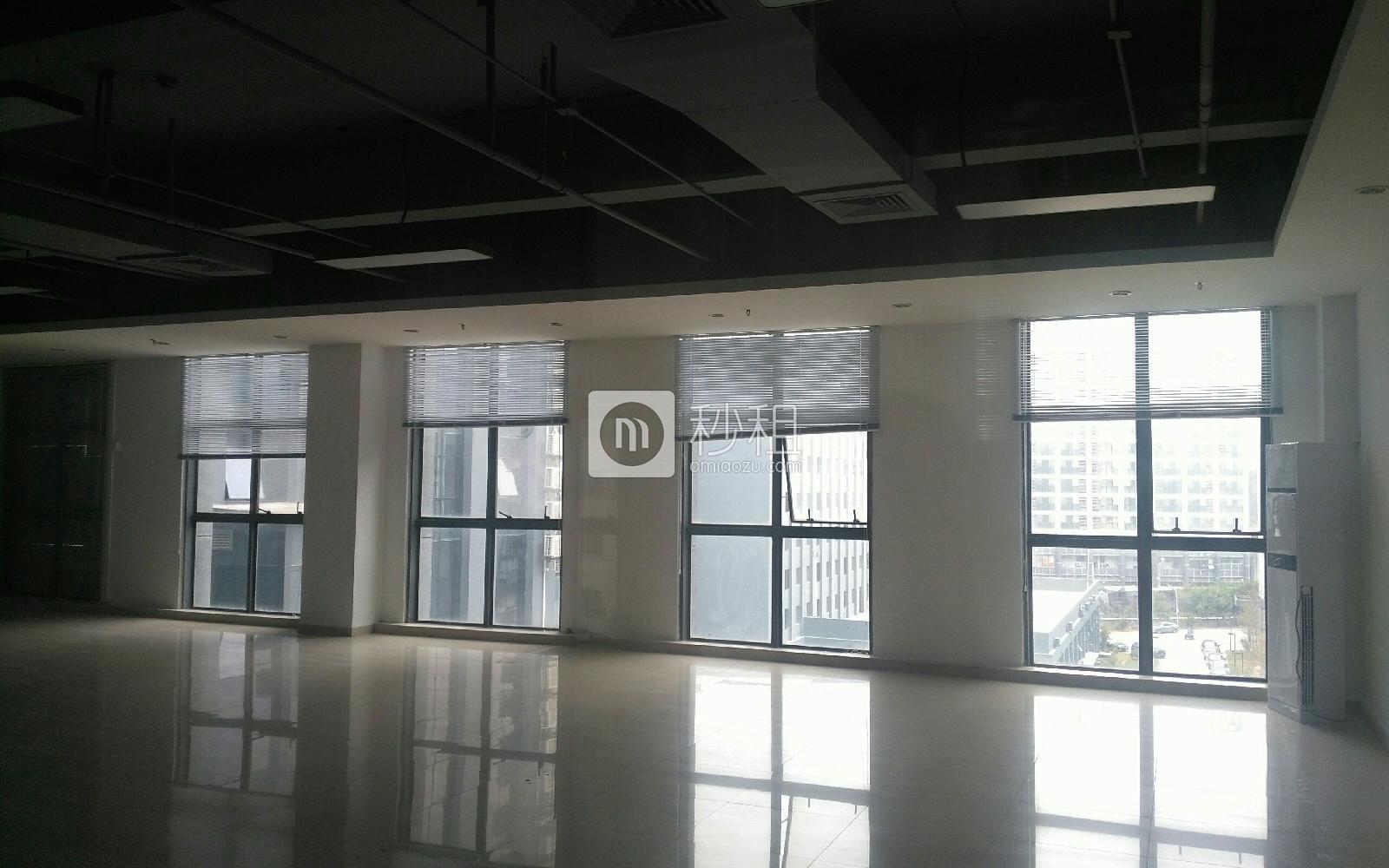 元征科技园写字楼出租239平米简装办公室55元/m².月