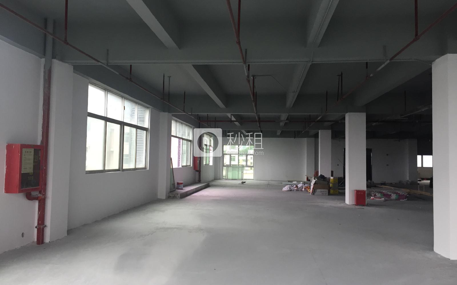 启龙中心写字楼出租878平米毛坯办公室65元/m².月