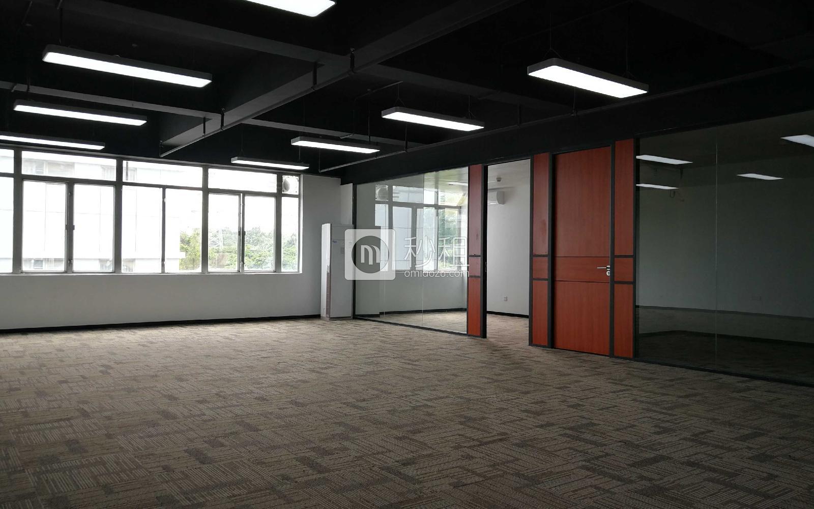 长园新材料港写字楼出租308平米精装办公室95元/m².月