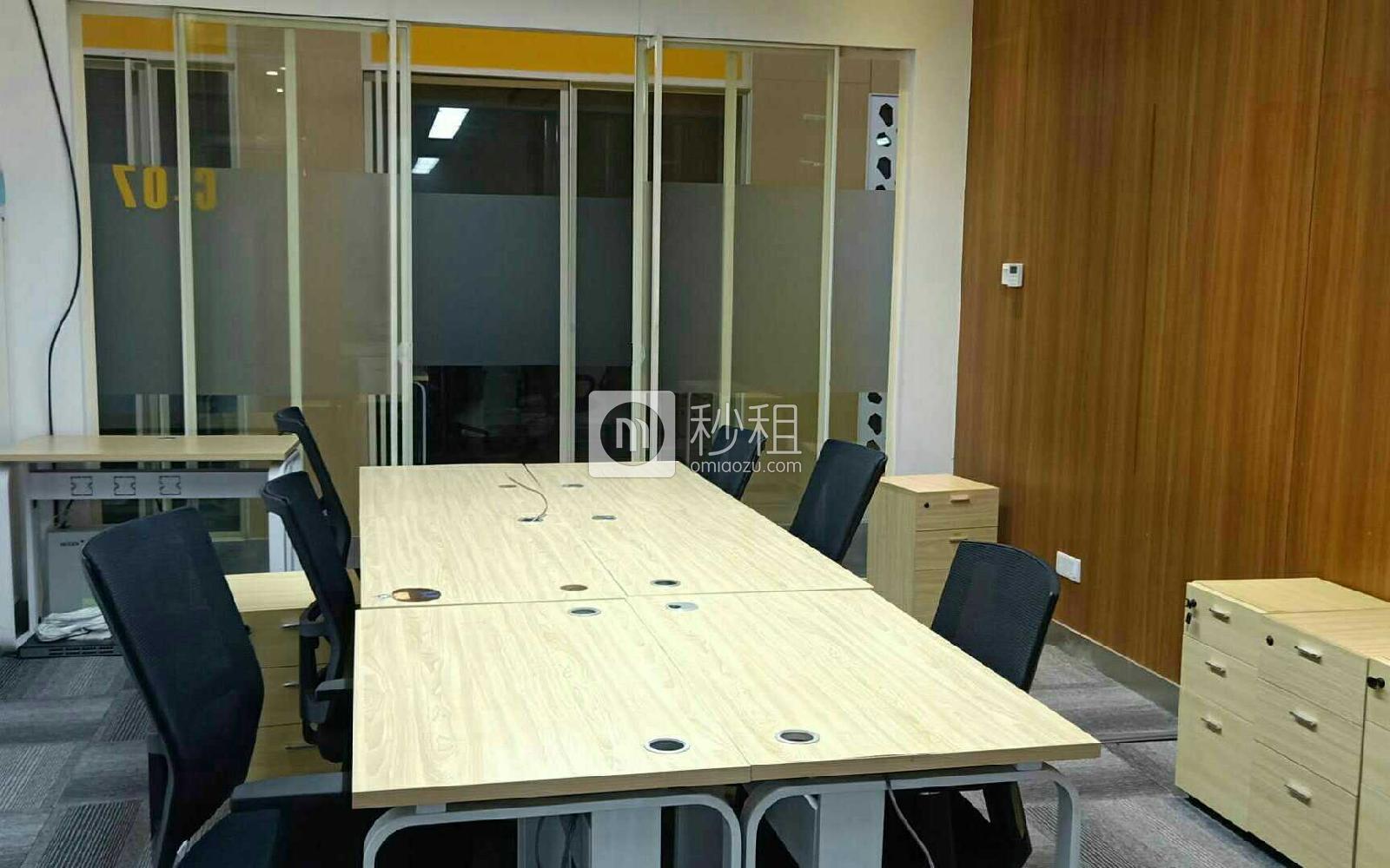 御景湾-众里创业社区写字楼出租55平米精装办公室8000元/间.月