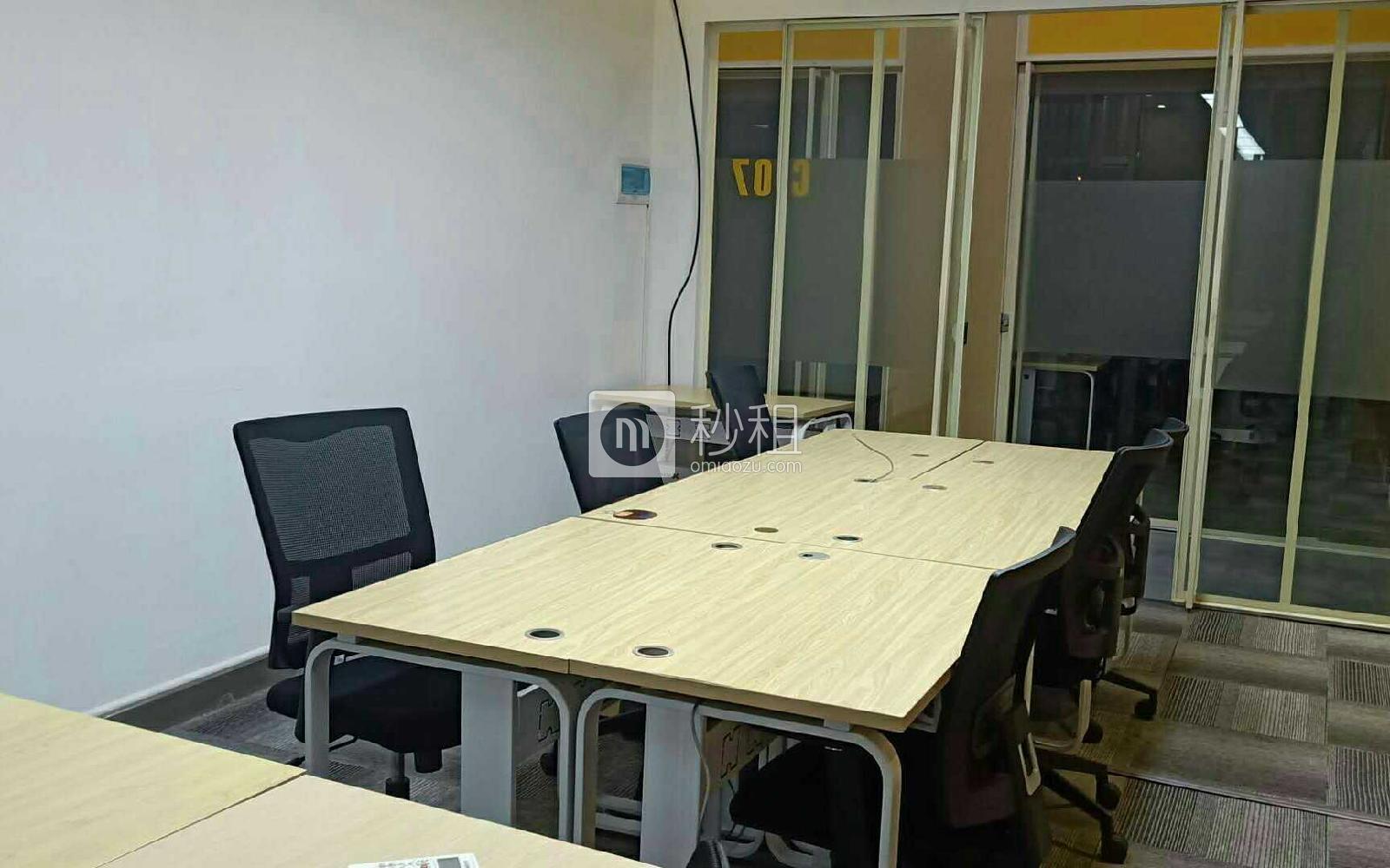 御景湾-众里创业社区写字楼出租50平米精装办公室8000元/间.月