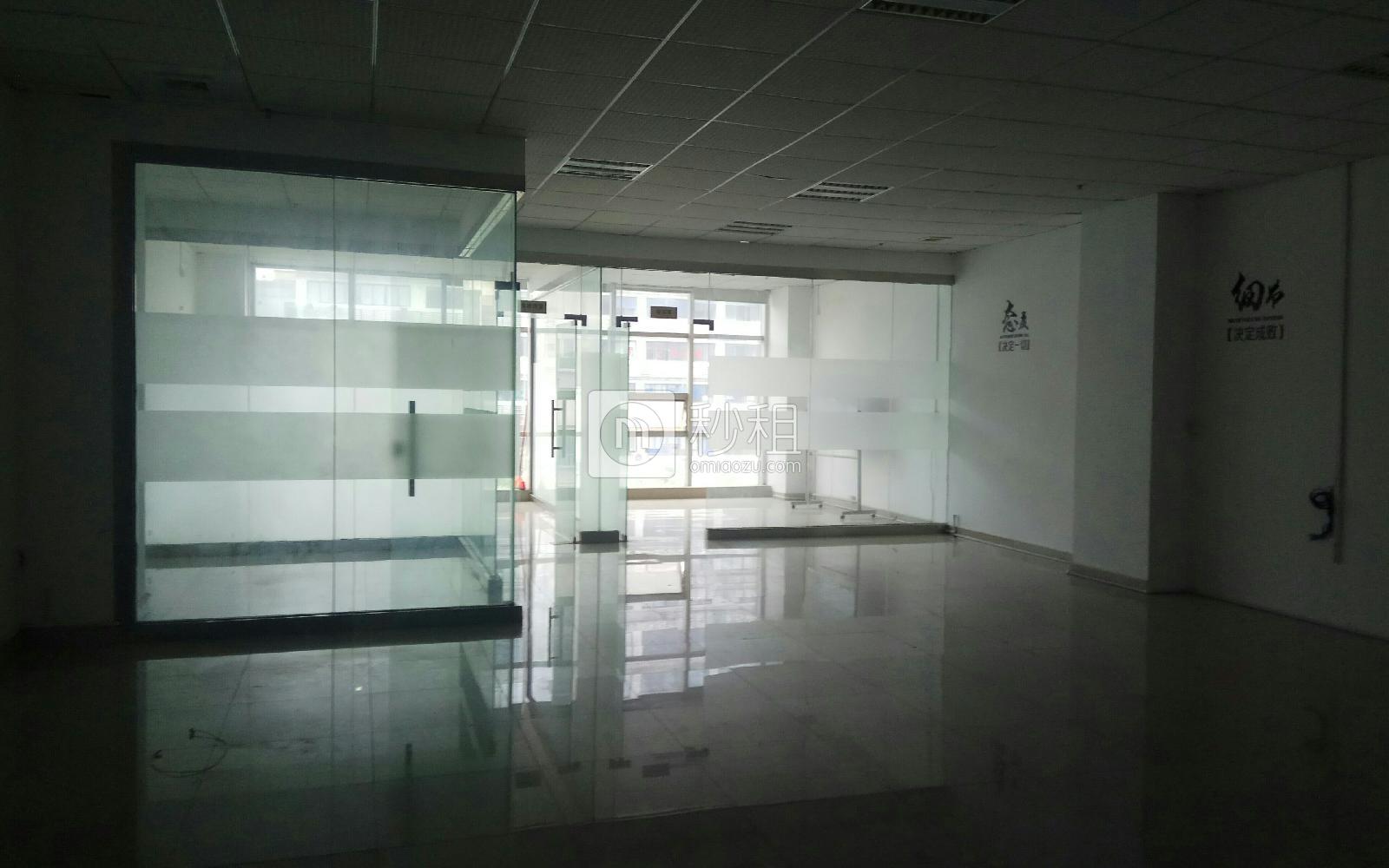 皇嘉中心写字楼出租216平米简装办公室61元/m².月