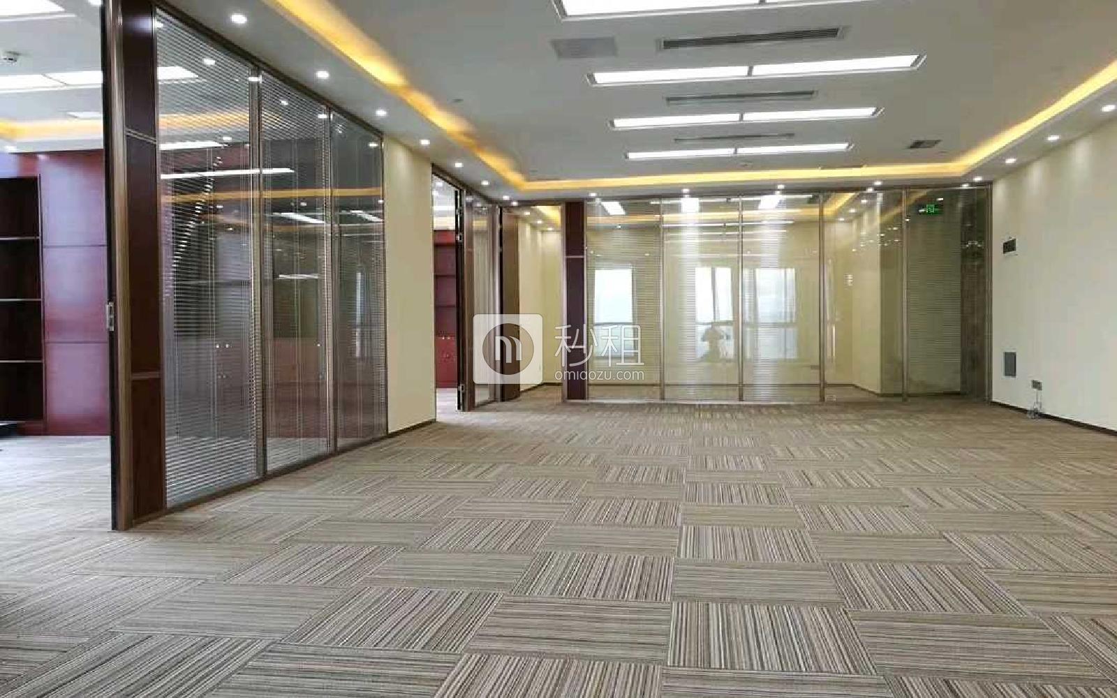 长富金茂大厦写字楼出租462平米精装办公室130元/m².月