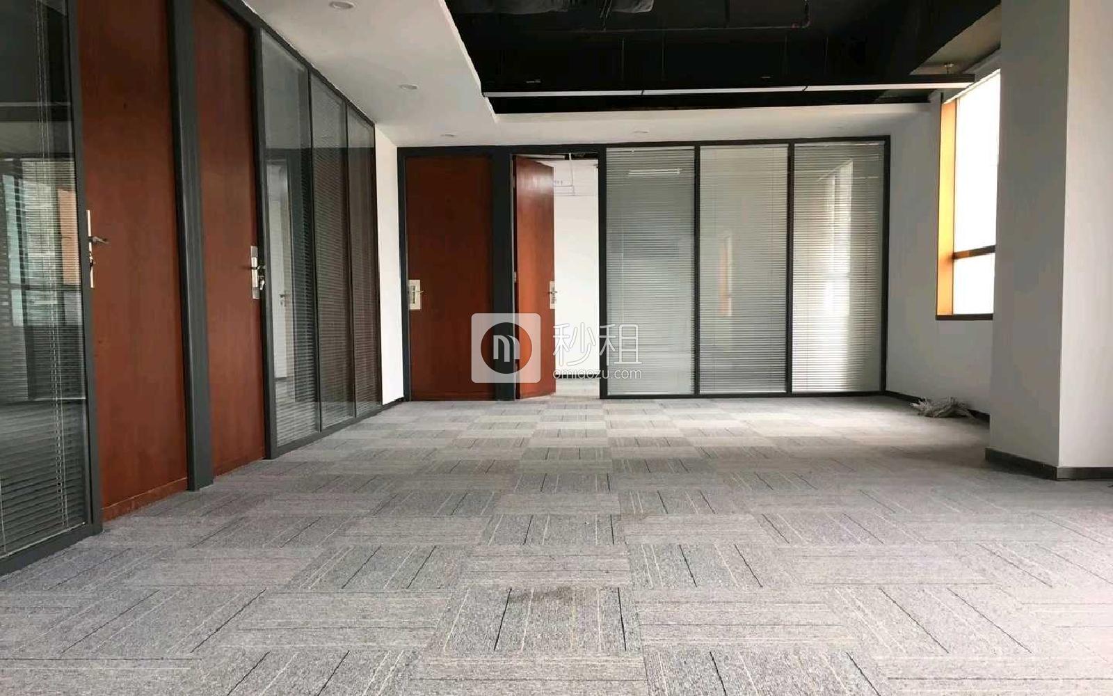 汉富中心写字楼出租396平米简装办公室93元/m².月