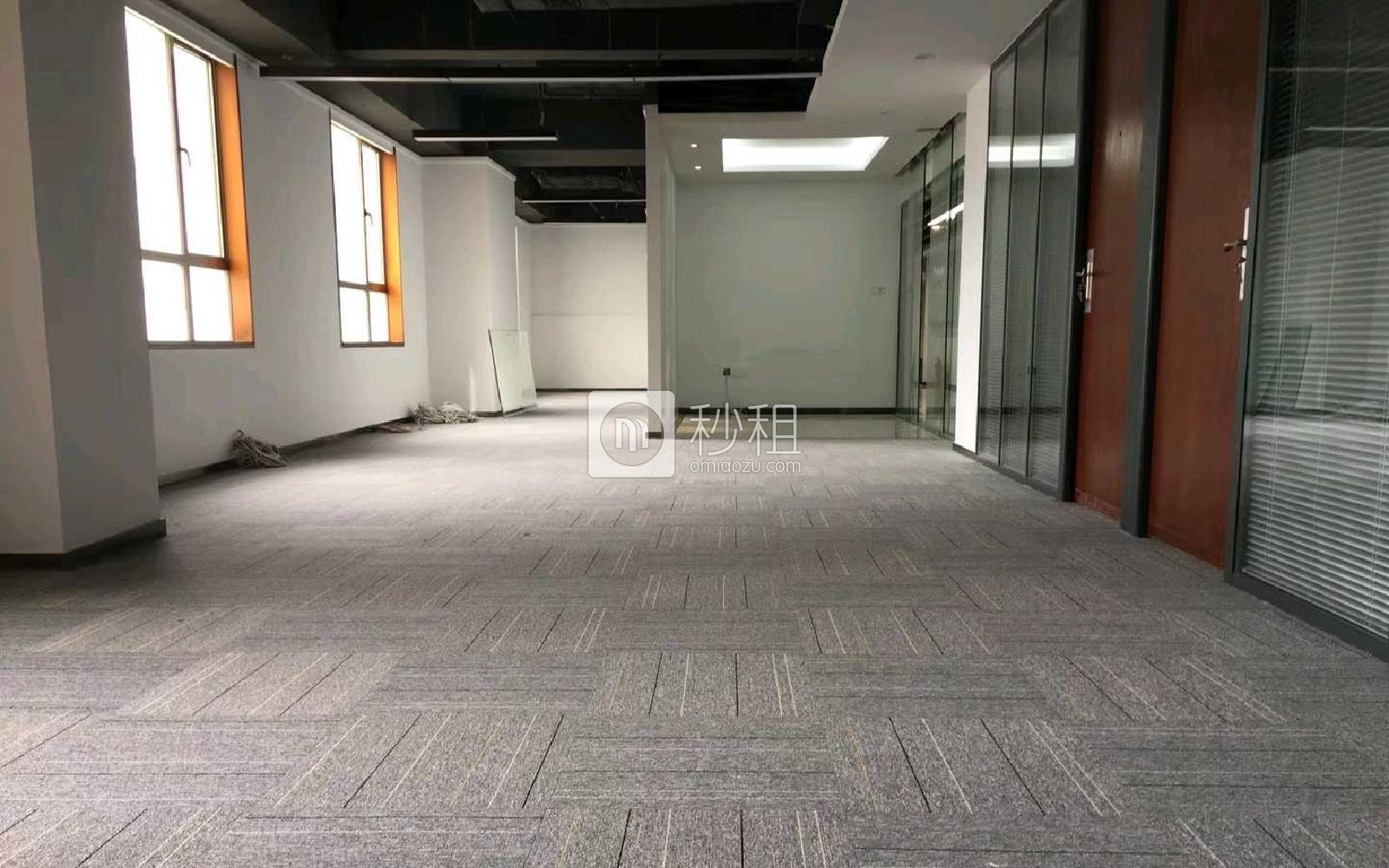 汉富中心写字楼出租396平米简装办公室93元/m².月
