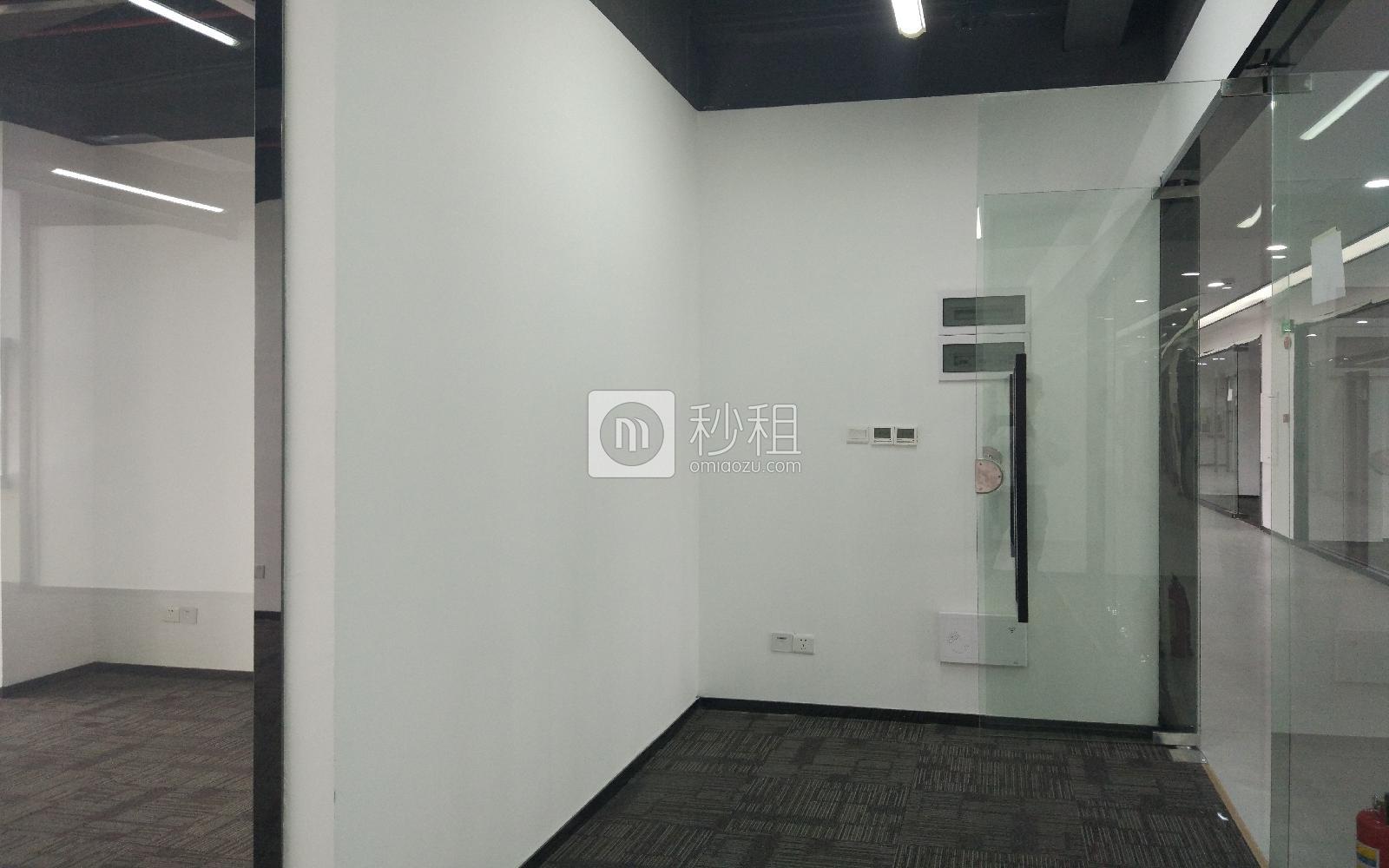 高北十六写字楼出租102平米精装办公室110元/m².月