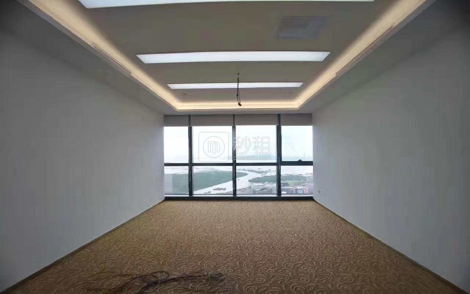 长富金茂大厦写字楼出租628平米豪装办公室138元/m².月