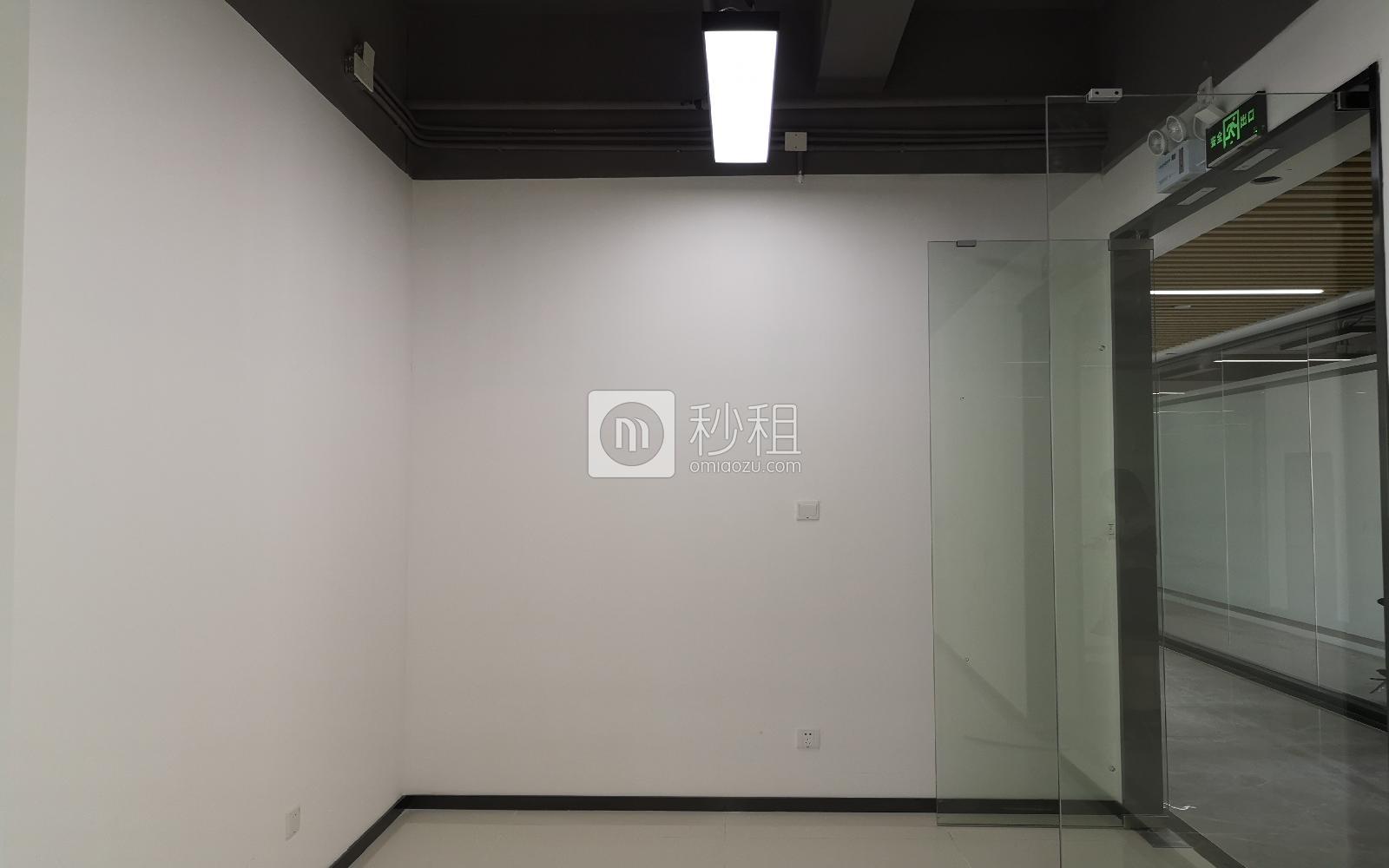 明亮科技园写字楼出租231平米精装办公室72元/m².月