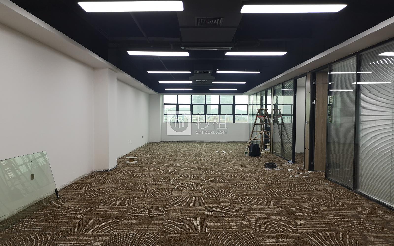 南山云谷创新产业园（一期）写字楼出租308平米简装办公室65元/m².月