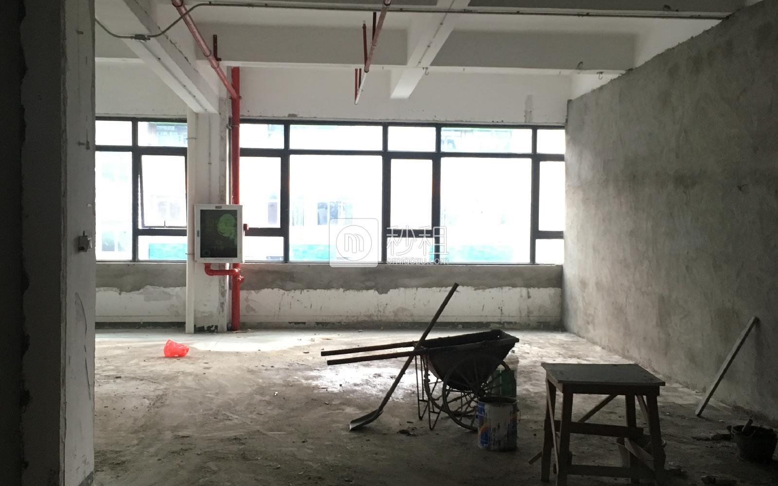 华侨城创意文化园写字楼出租293平米毛坯办公室140元/m².月