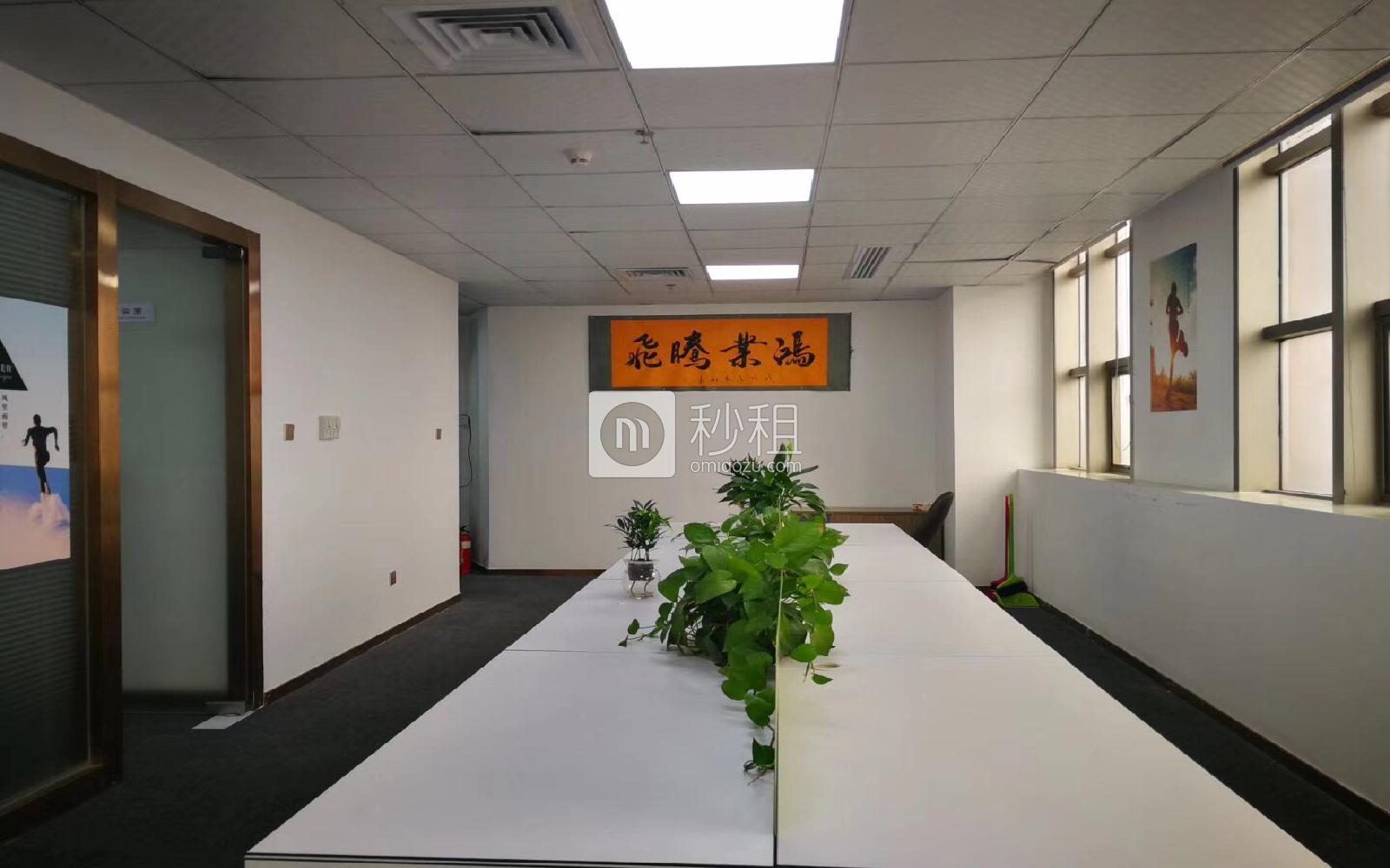 珠江国际中心写字楼出租304平米精装办公室85元/m².月