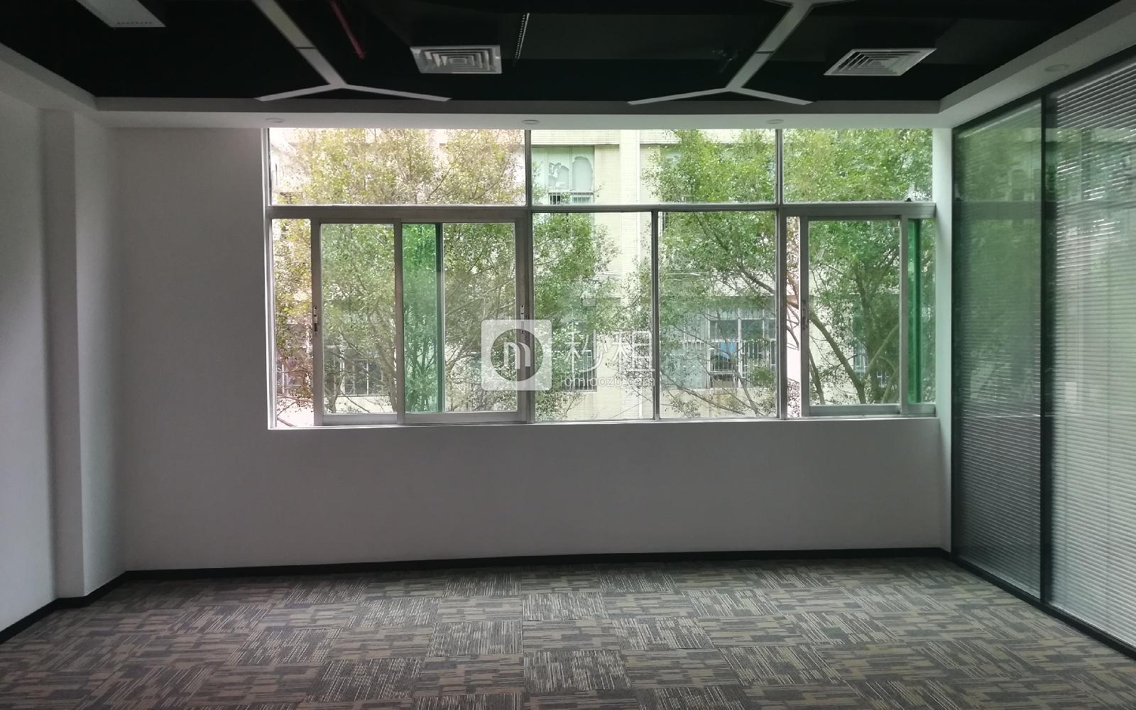 龙易.盛天龙创新谷写字楼出租142平米精装办公室85元/m².月