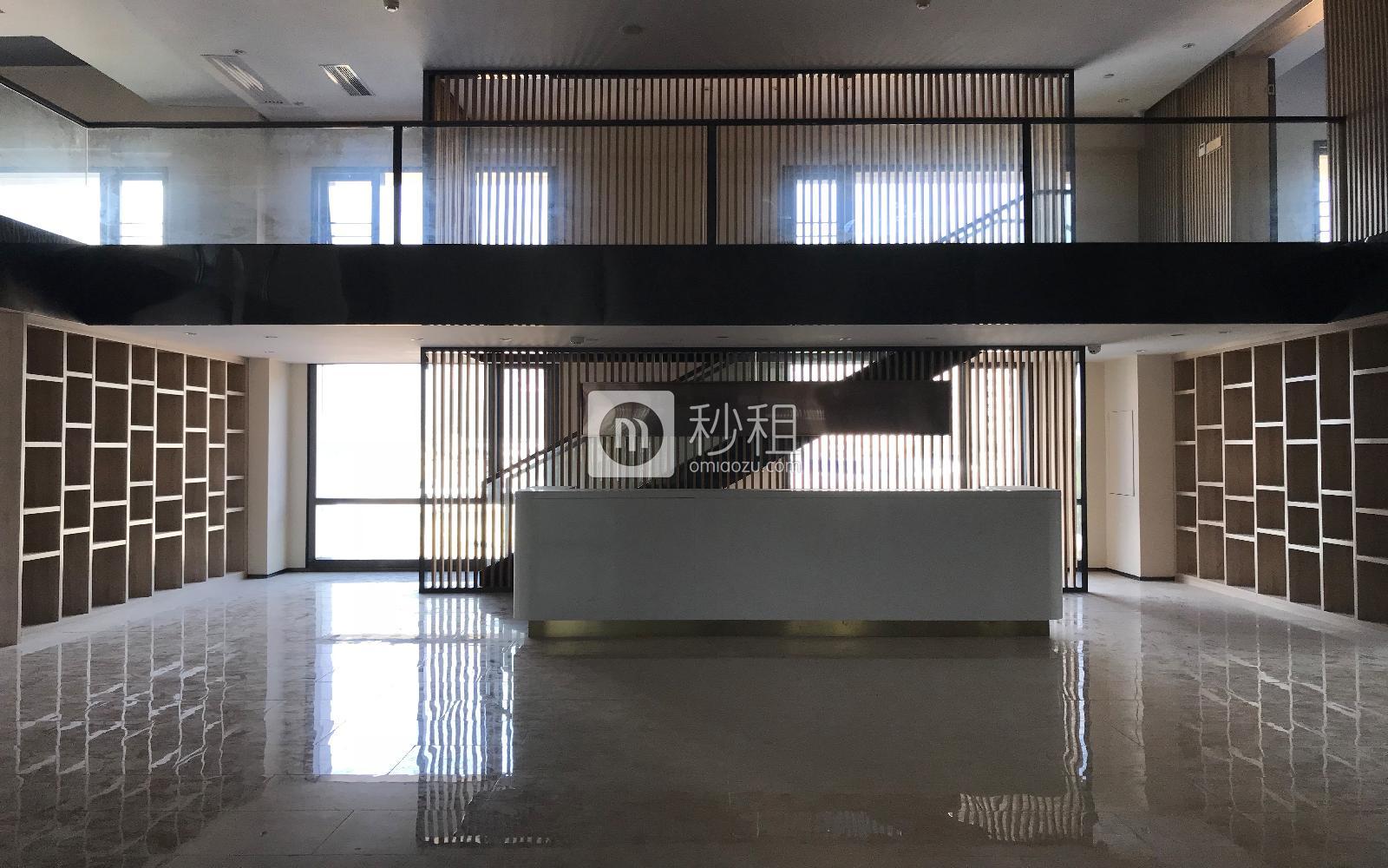 满京华·SOHO艺峦大厦写字楼出租1385平米精装办公室46元/m².月