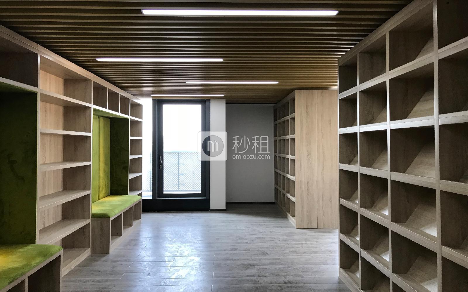 满京华·SOHO艺峦大厦写字楼出租1385平米精装办公室46元/m².月