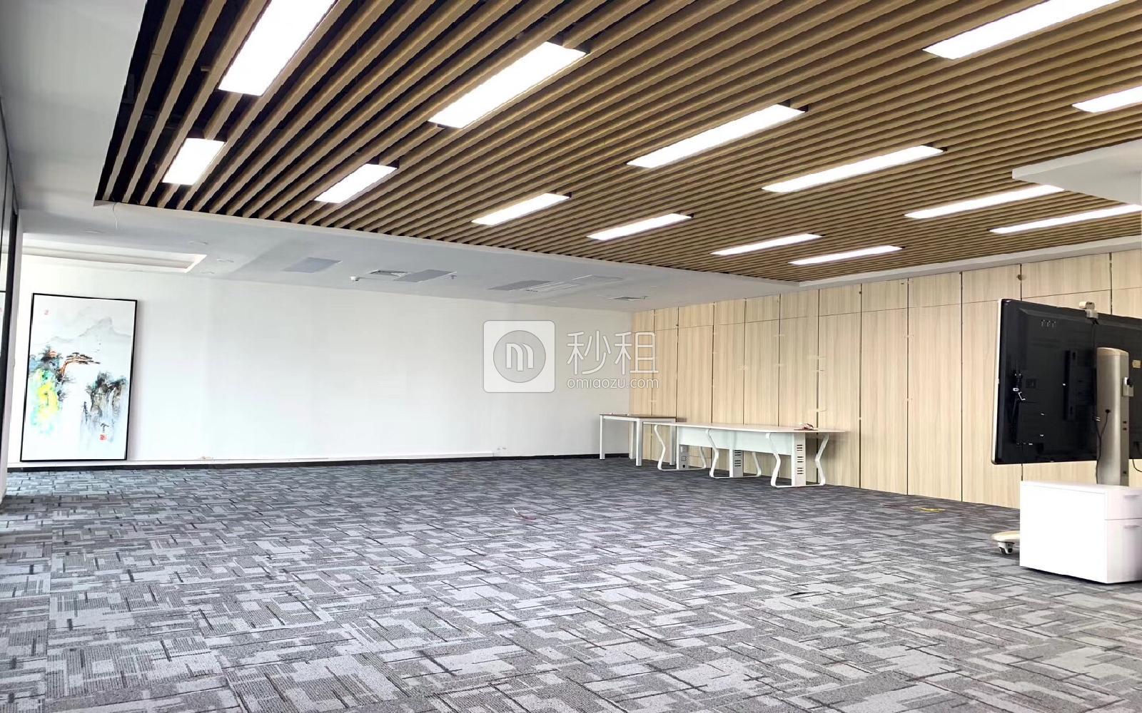 盈峰中心（原易思博软件大厦）写字楼出租298平米精装办公室165元/m².月