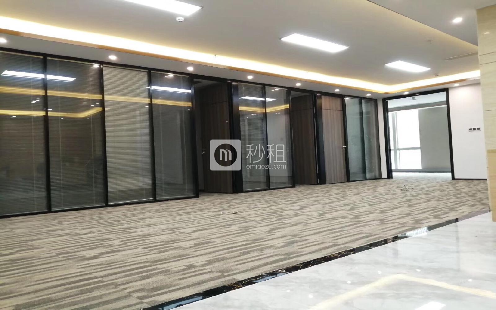 新华保险大厦写字楼出租306平米豪装办公室148元/m².月