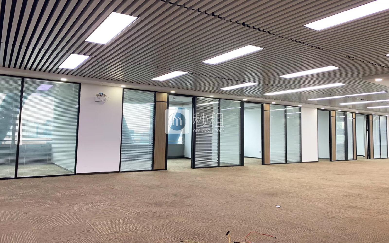 盈峰中心（原易思博软件大厦）写字楼出租685平米精装办公室165元/m².月