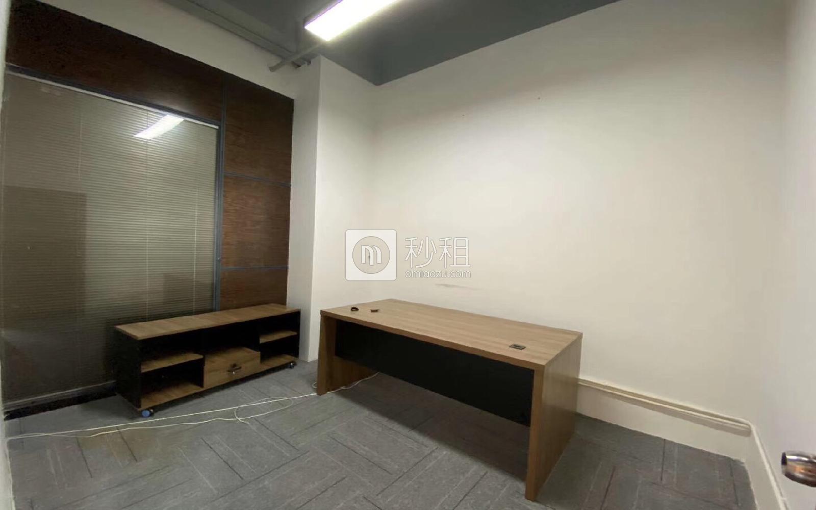 启龙中心写字楼出租112平米简装办公室68元/m².月