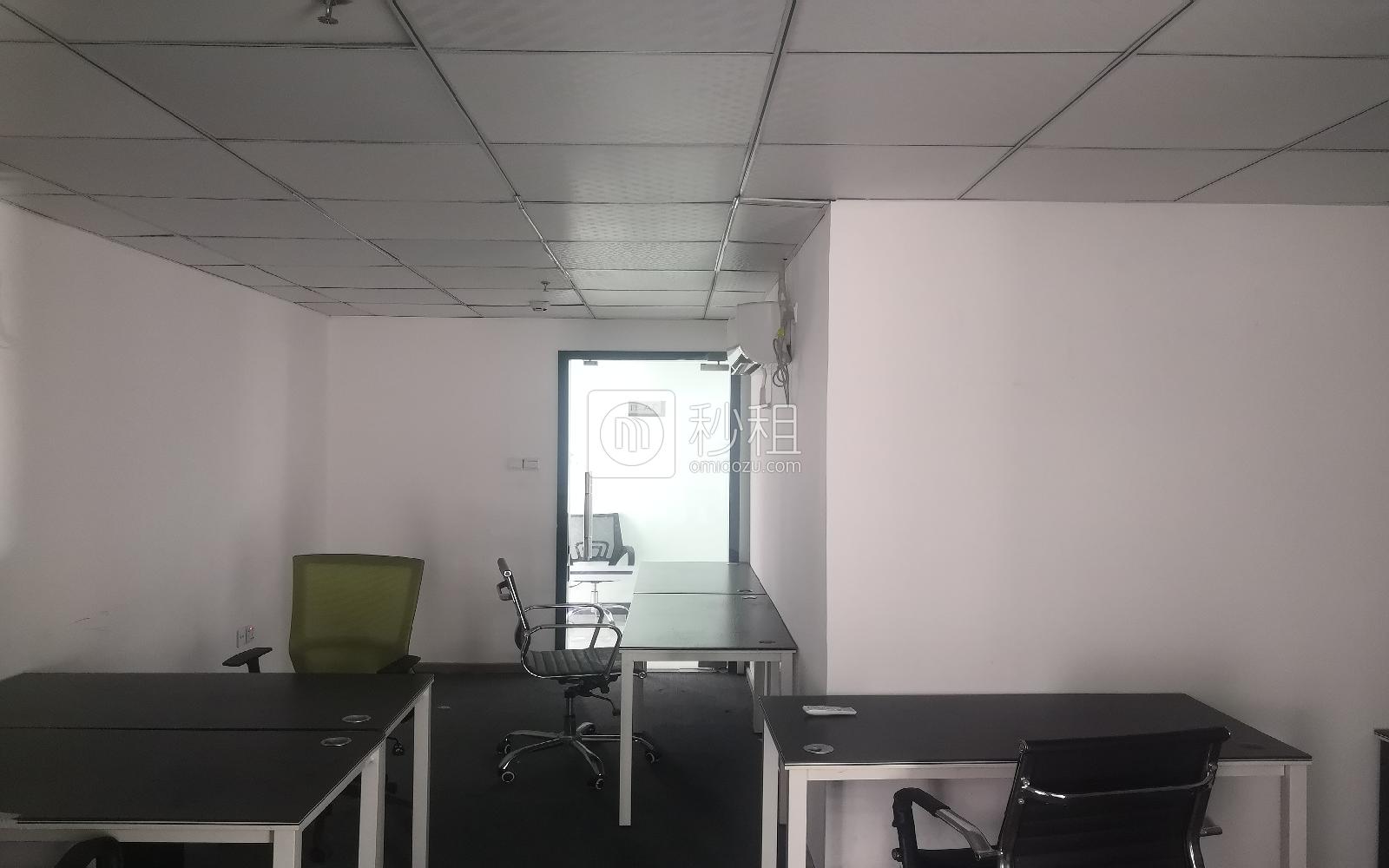 谷粒公社-大运软件小镇写字楼出租30平米精装办公室4200元/间.月
