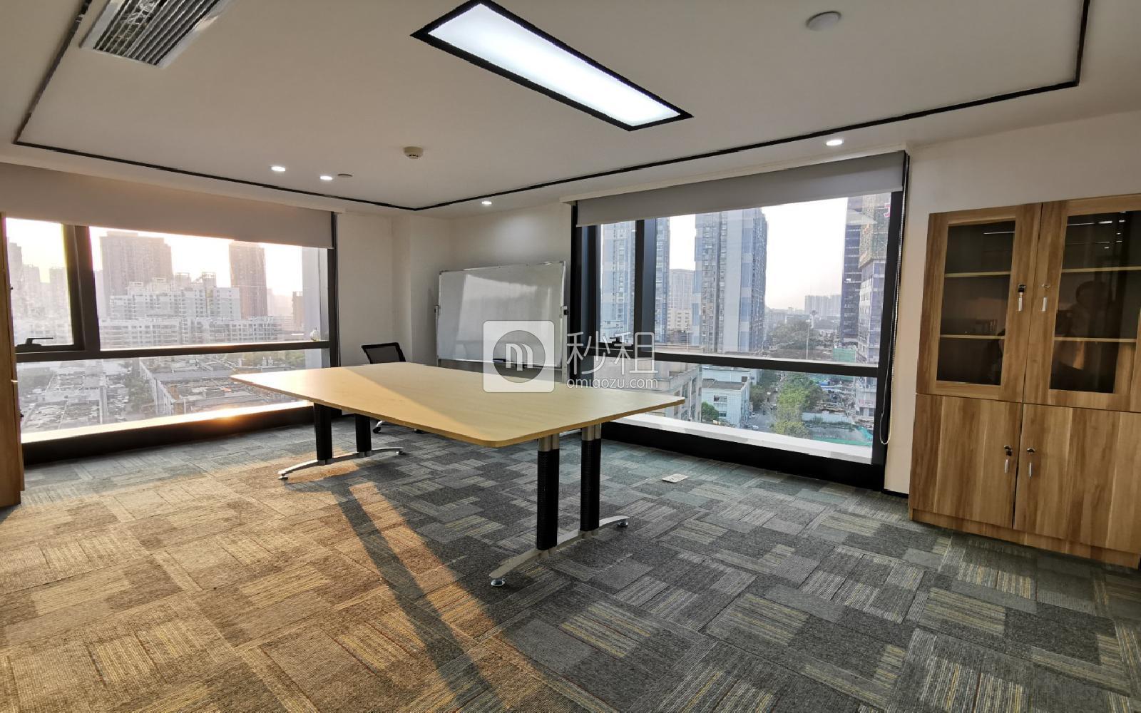 满京华·SOHO艺峦大厦写字楼出租220平米精装办公室98元/m².月