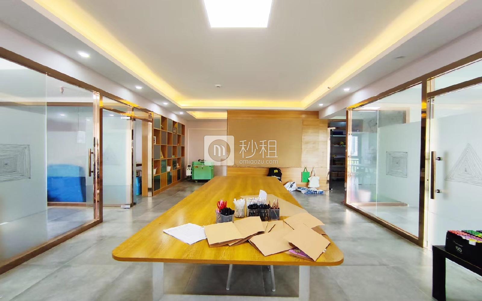 珠江广场写字楼出租182平米精装办公室50元/m².月