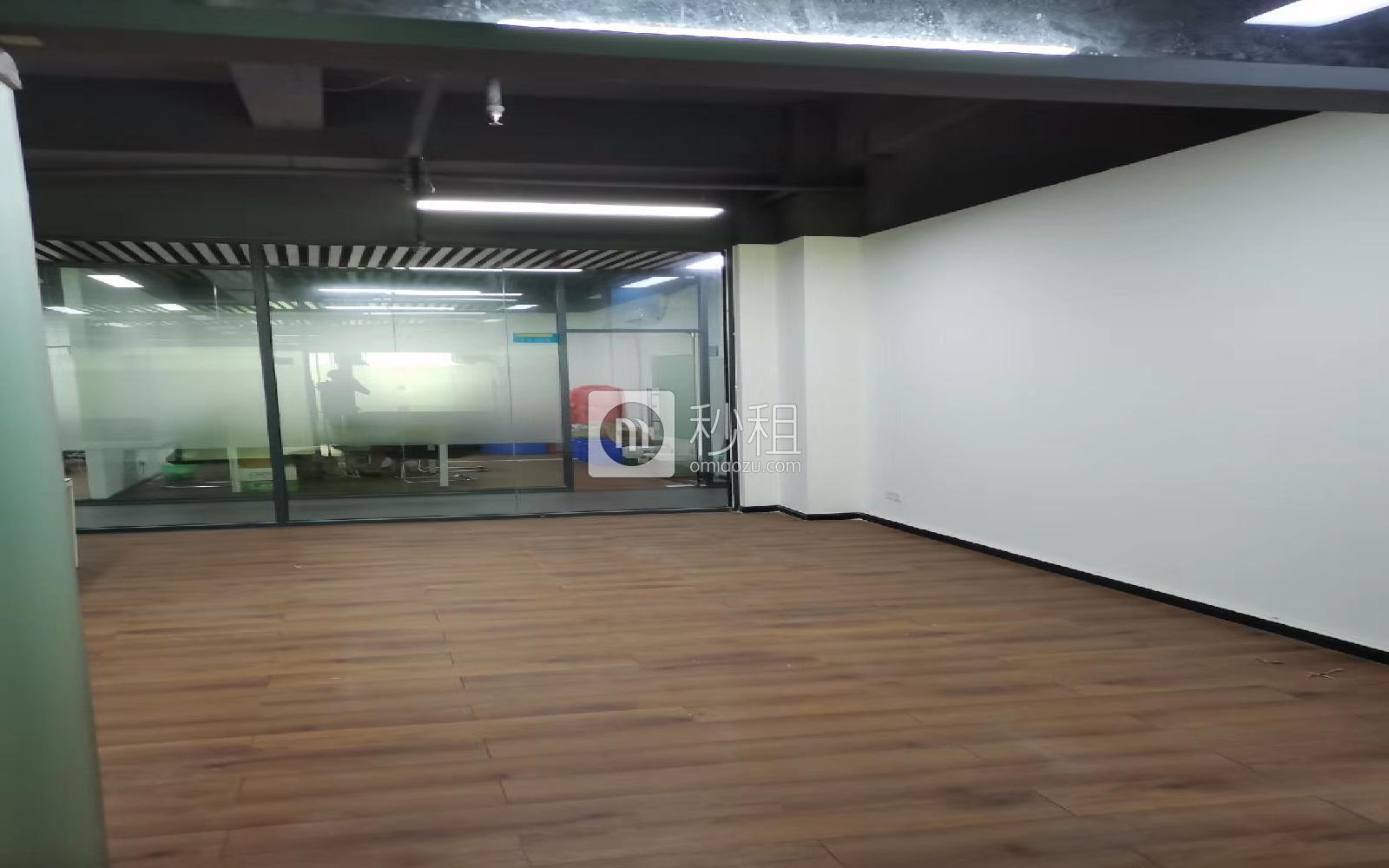 鸿丰华互联网创意园（云立方）写字楼出租196平米简装办公室40元/m².月