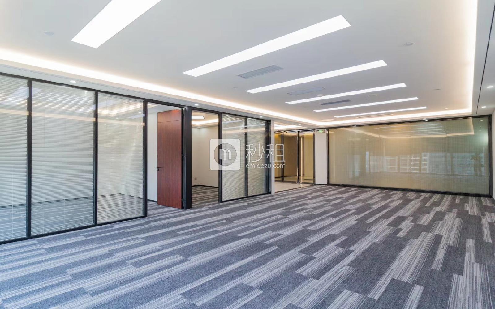 易尚中心写字楼出租176平米豪装办公室135元/m².月