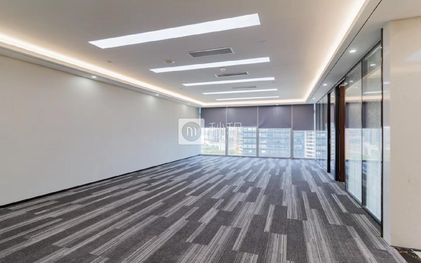 易尚中心写字楼出租176平米豪装办公室135元/m².月