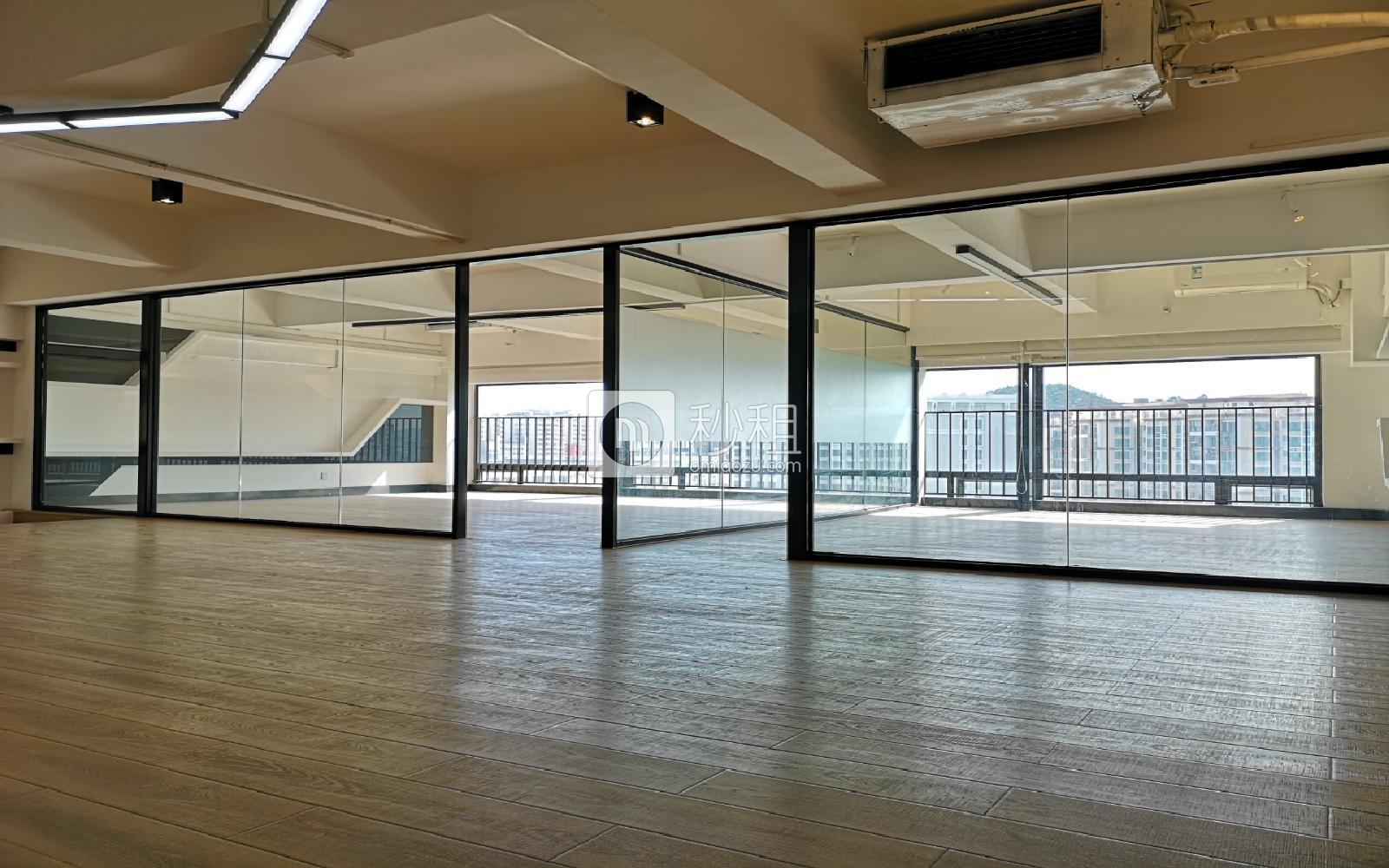 星港同创汇写字楼出租342平米精装办公室55元/m².月