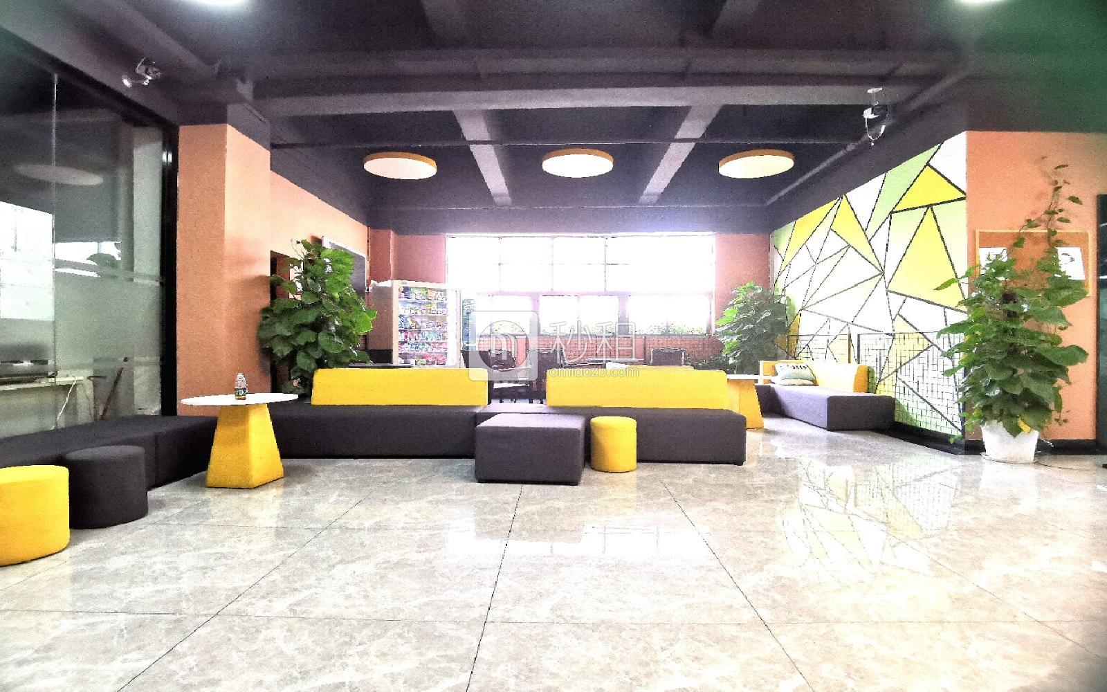 南山云谷创新产业园（二期）写字楼出租1700平米简装办公室69元/m².月