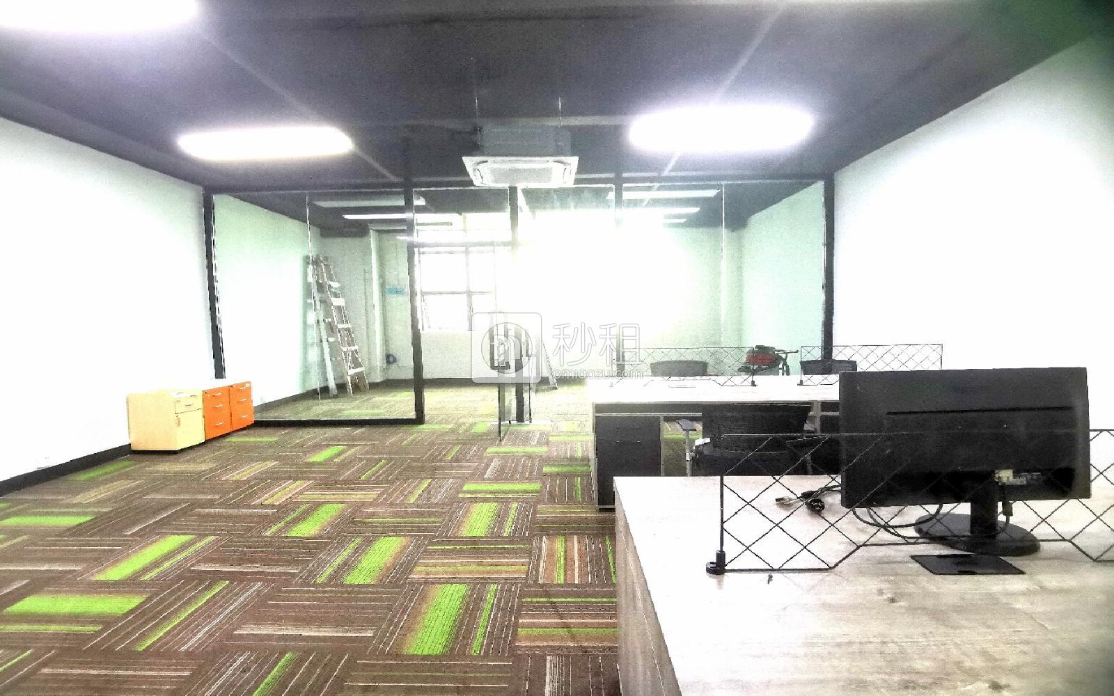 南山云谷创新产业园（二期）写字楼出租138平米精装办公室11000元/间.月