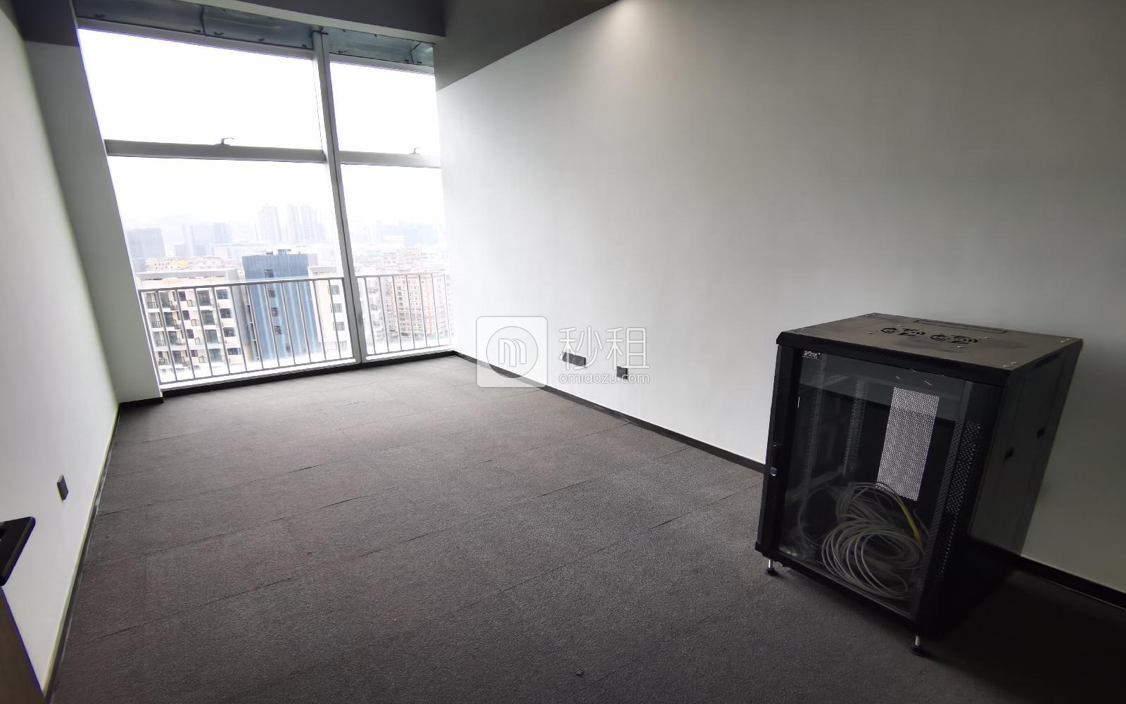 南太云创谷 租金减半写字楼出租241平米豪装办公室65元/m².月