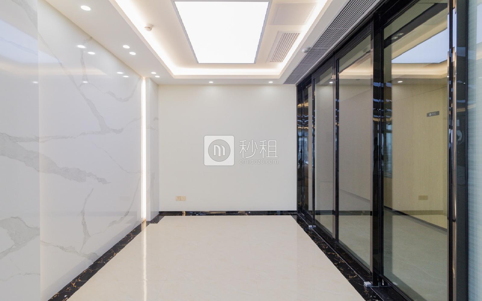 易尚中心写字楼出租243平米精装办公室130元/m².月