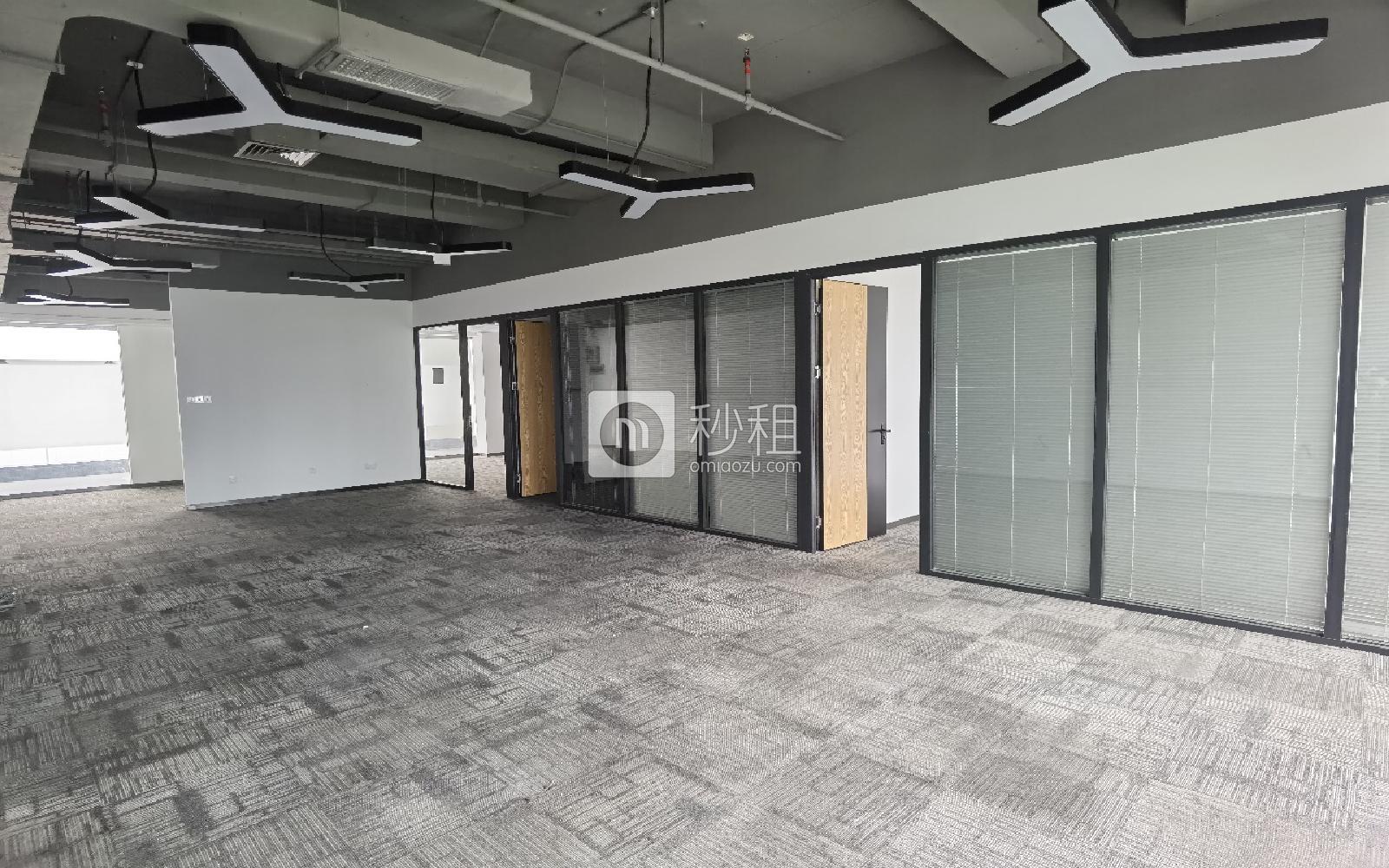 TCL大厦写字楼出租221平米精装办公室130元/m².月