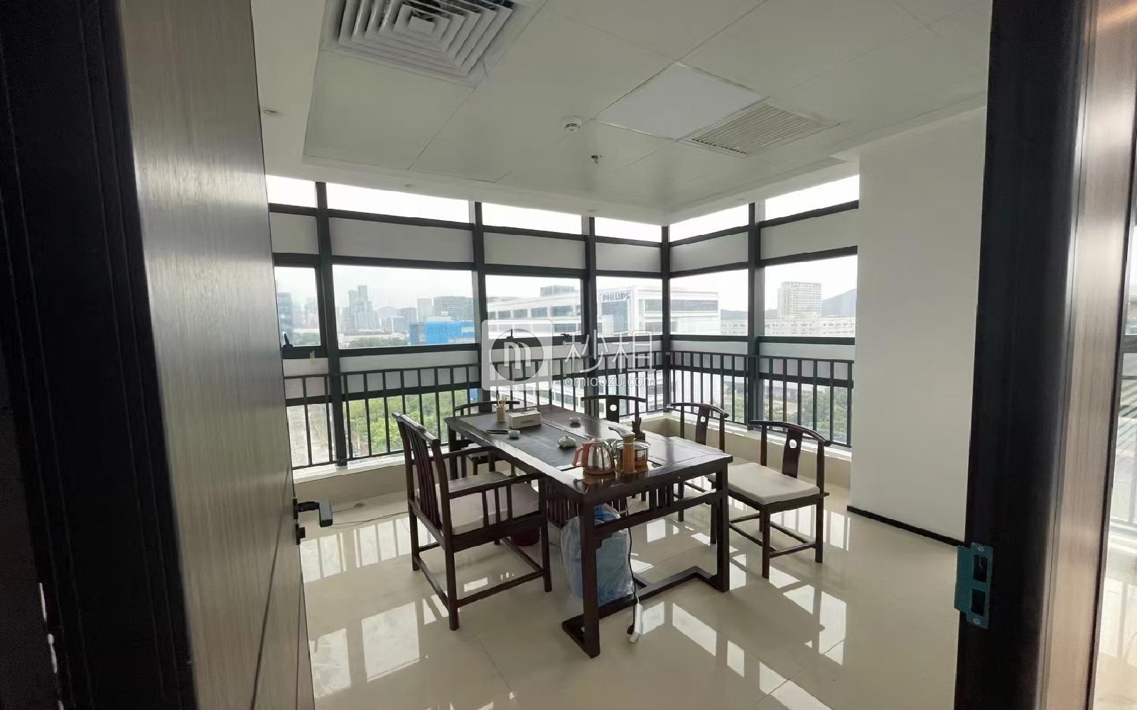 兰光科技园写字楼出租179平米豪装办公室65元/m².月