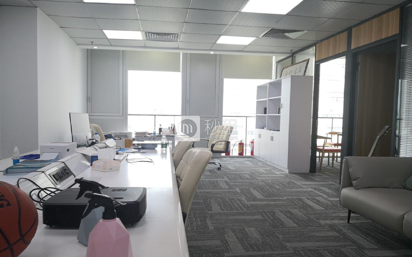 软件产业基地写字楼出租176平米精装办公室70元/m².月