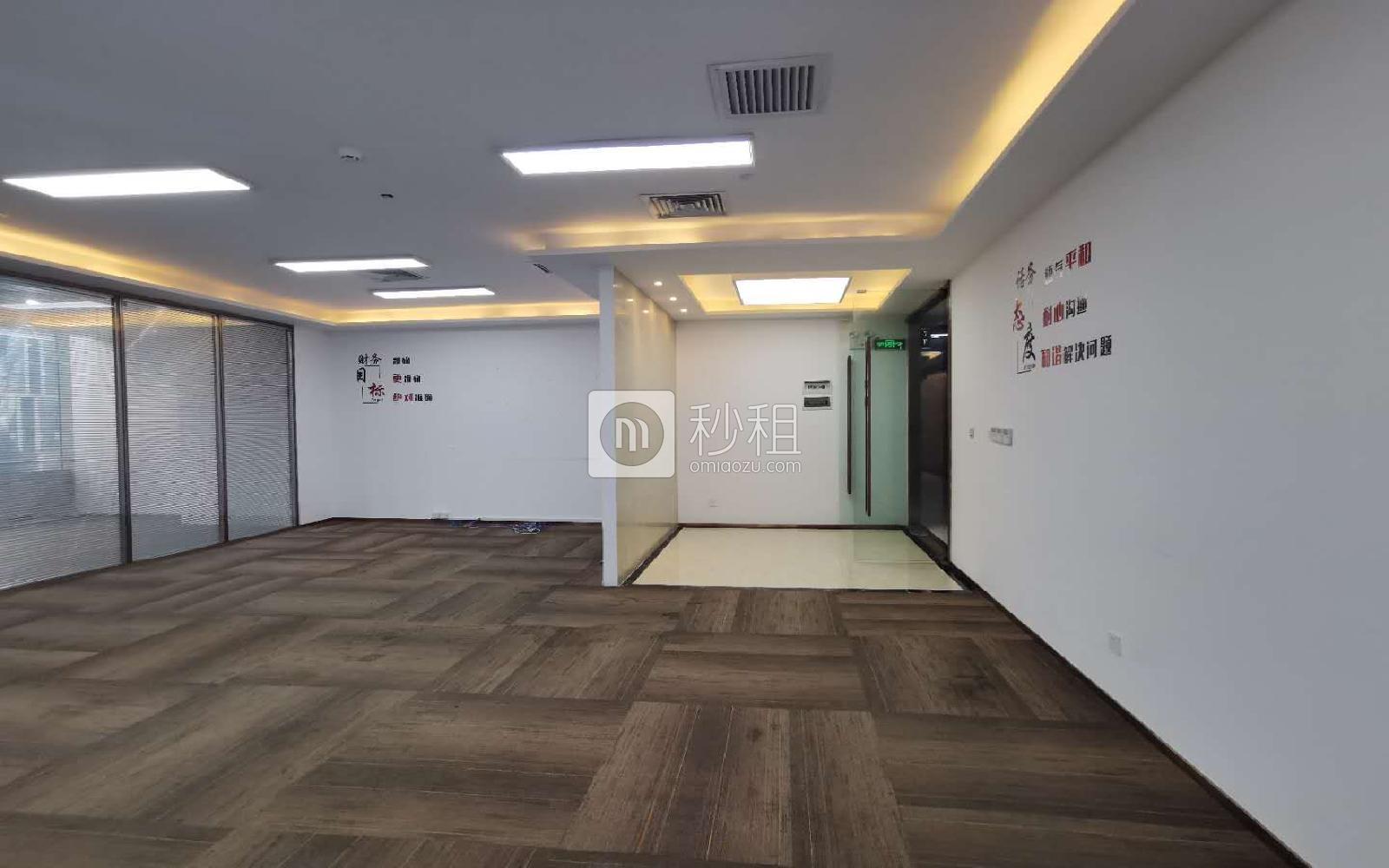 盈峰中心（原易思博软件大厦）写字楼出租214平米精装办公室165元/m².月