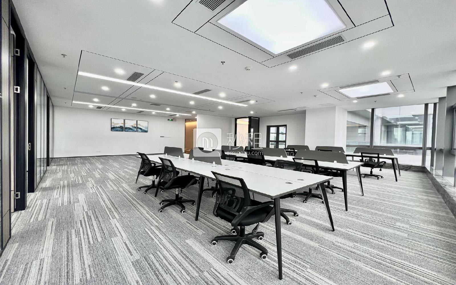 中电长城大厦写字楼出租676平米精装办公室65元/m².月