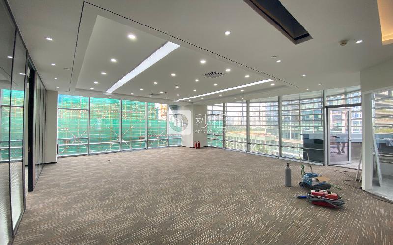 前海鴻榮源中心寫字樓出租500平米豪裝辦公室150元/m2.月
