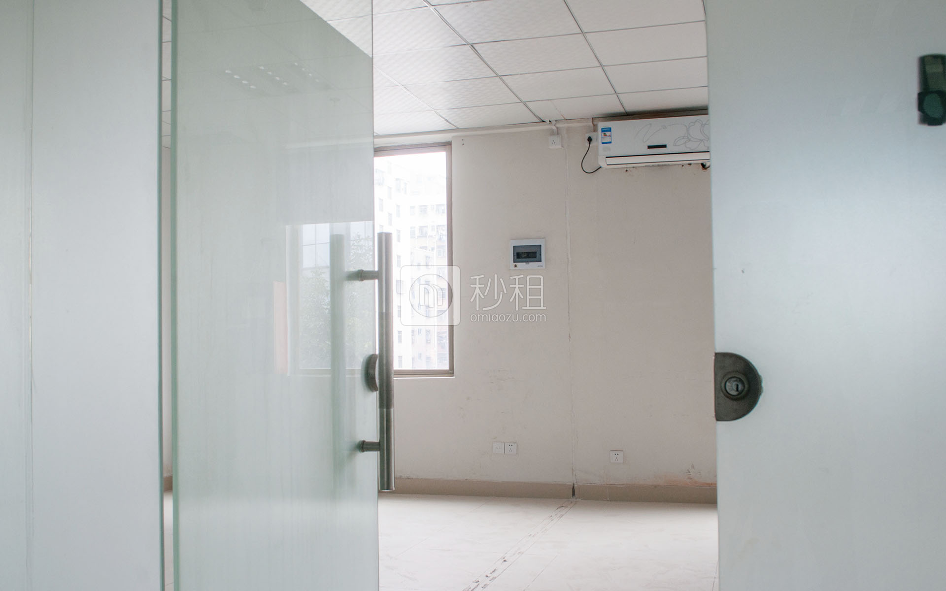 鑫源盛商务中心写字楼出租76平米简装办公室40元/m².月