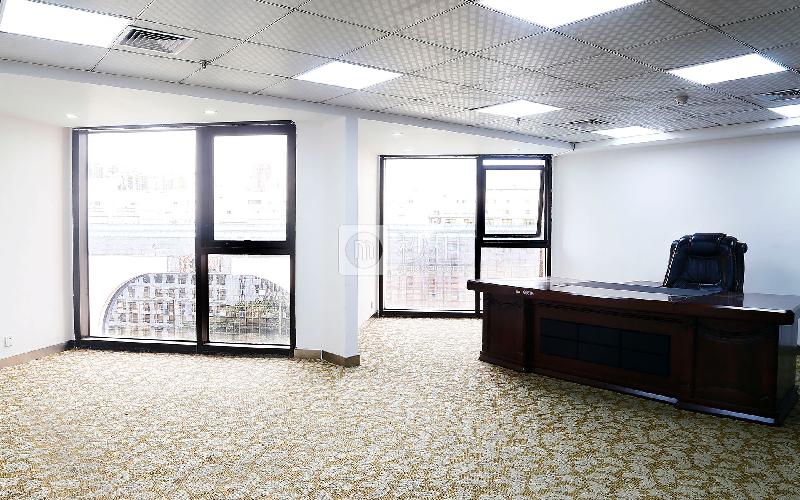 富臨大酒店寫字樓出租611平米精裝辦公室80元/m2.月
