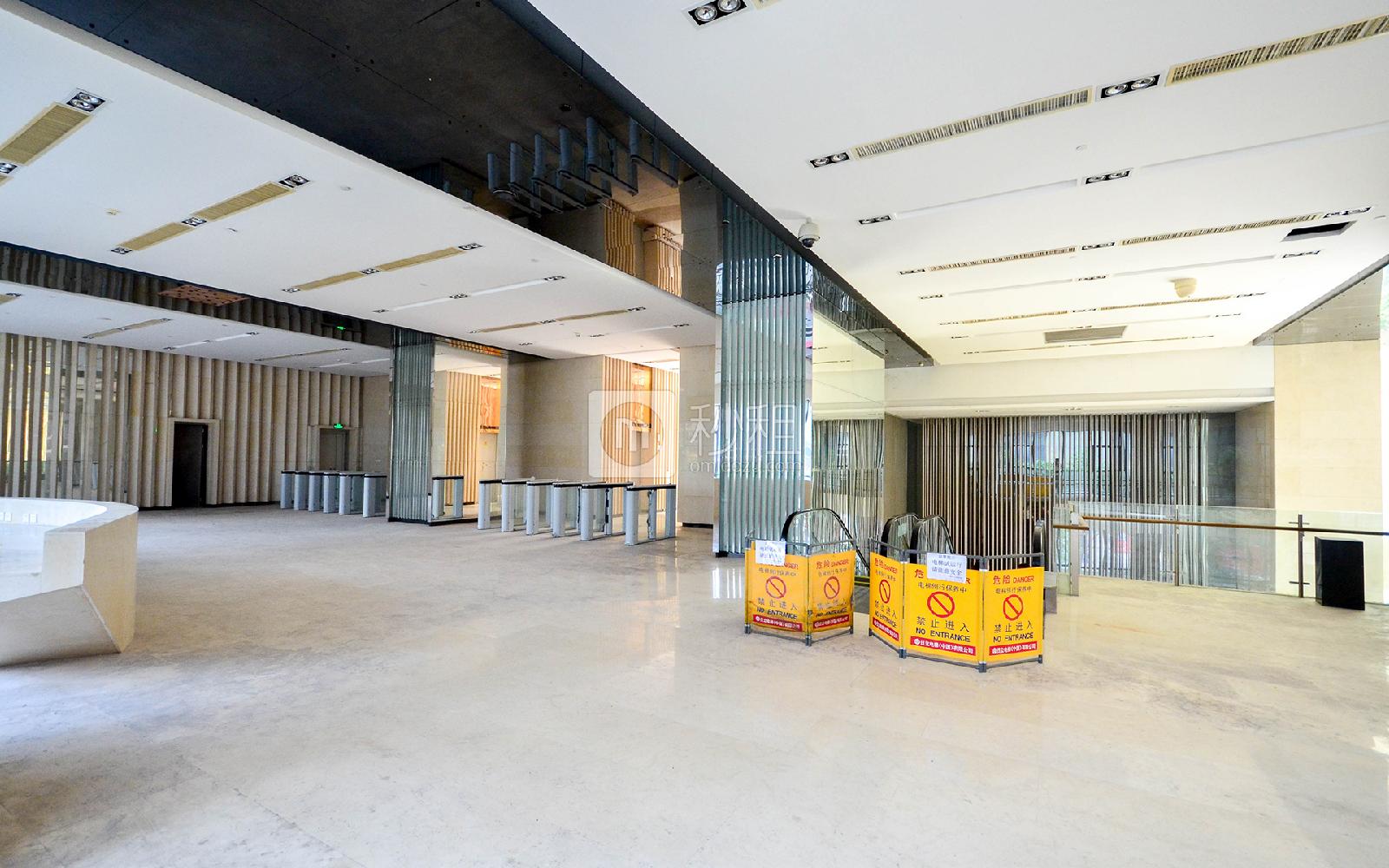 广物中心写字楼出租1500平米简装办公室170元/m².月