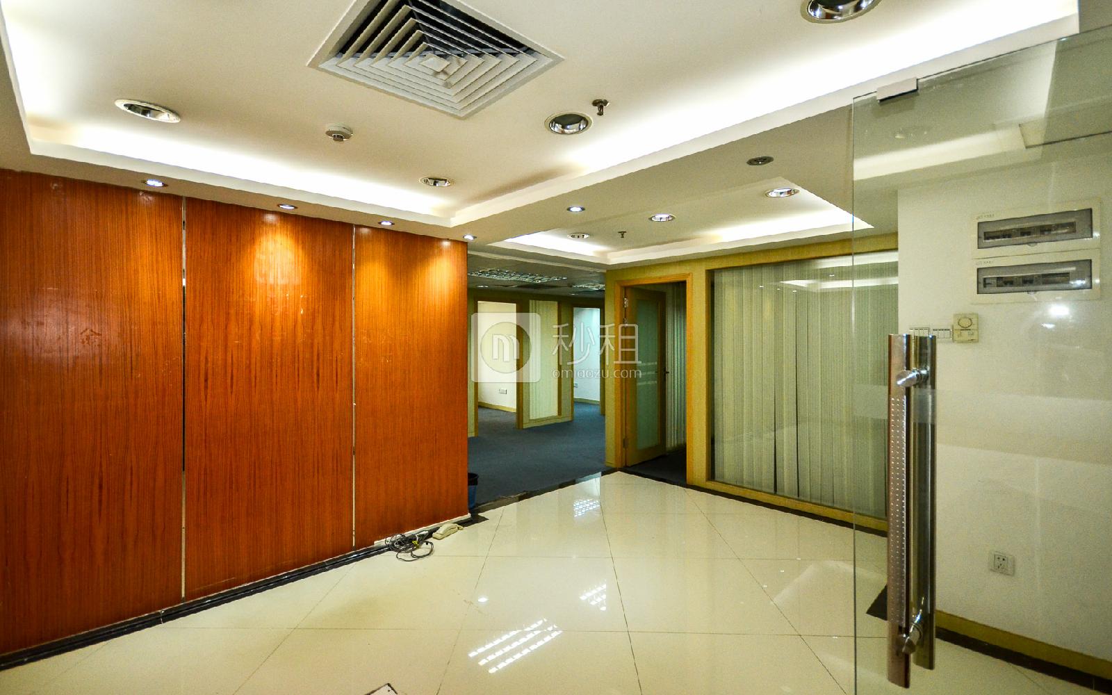国际银行中心写字楼出租145平米简装办公室95元/m².月