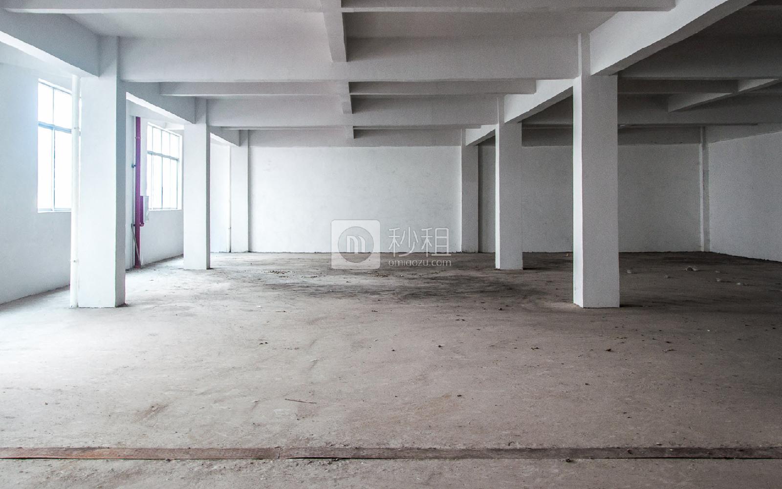 燕岗创意园写字楼出租389平米毛坯办公室55元/m².月