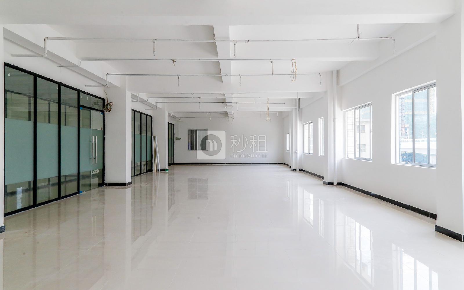 GOGO KTV三楼写字楼出租195平米精装办公室65元/m².月