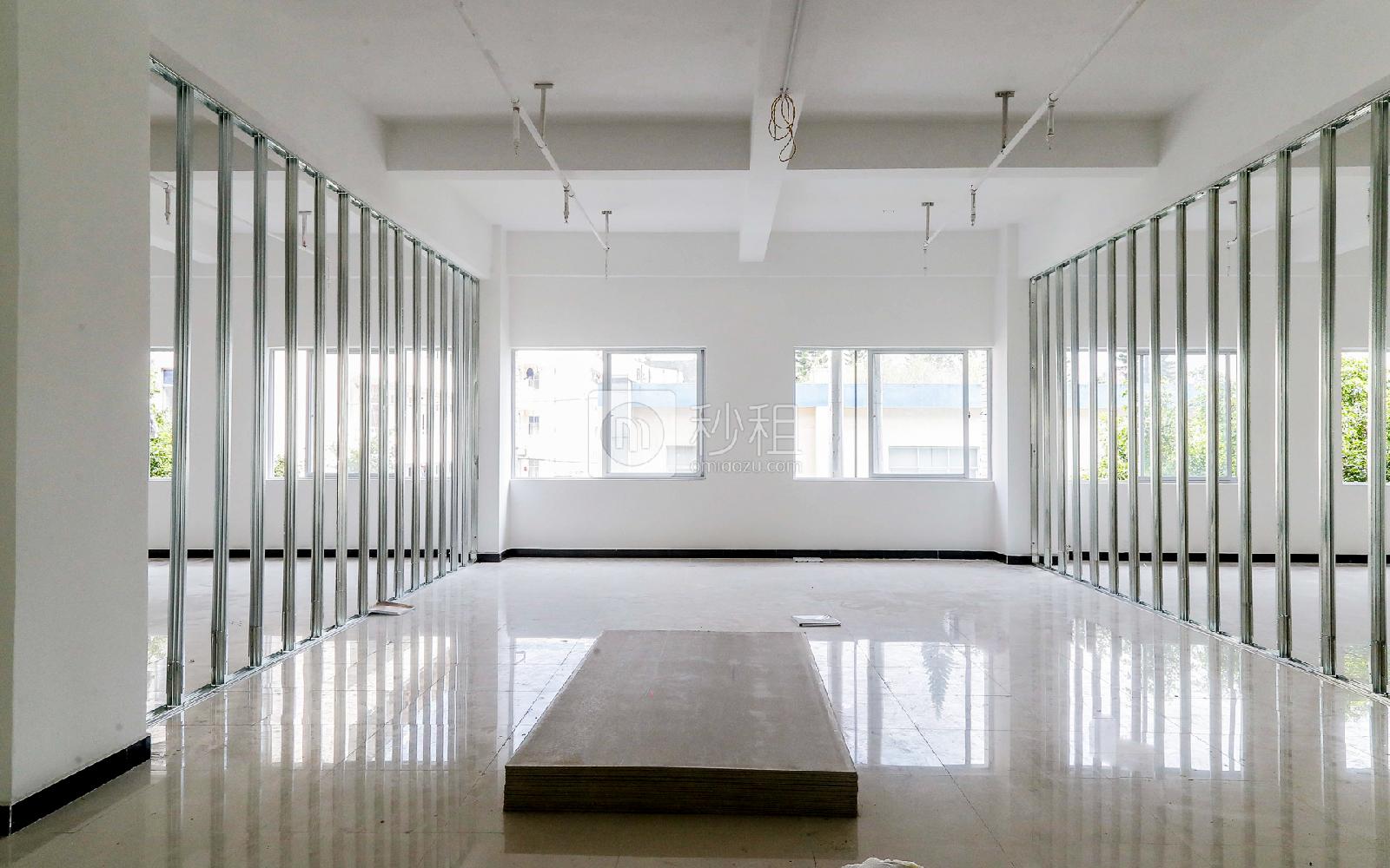 GOGO KTV三楼写字楼出租213平米精装办公室65元/m².月