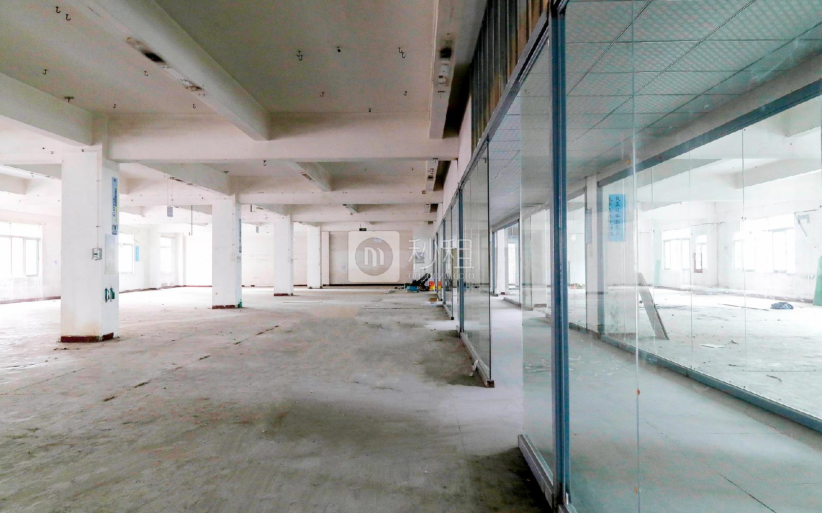 龙胜科技电商园写字楼出租692平米简装办公室23元/m².月