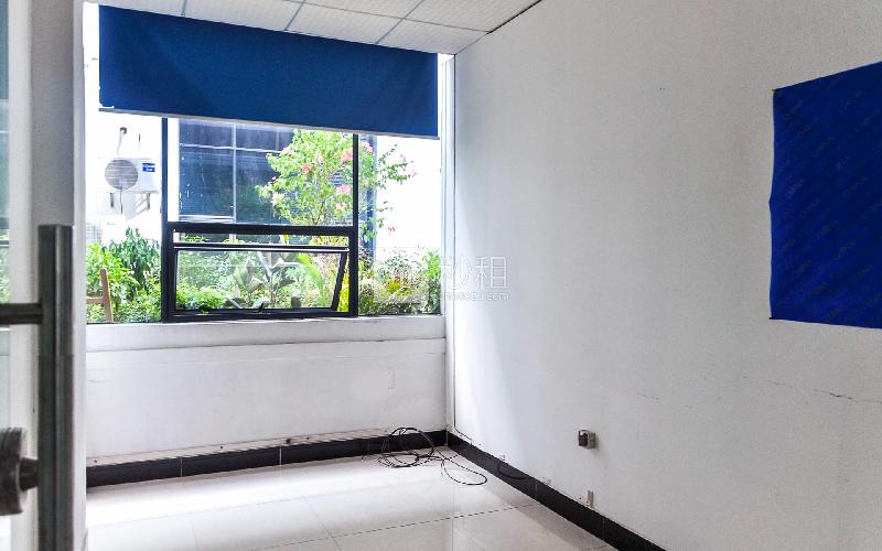 冠达商务中心写字楼出租16平米简装办公室94元/m².月
